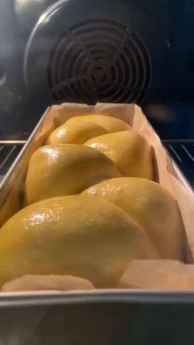 The way the dough rises inside the oven